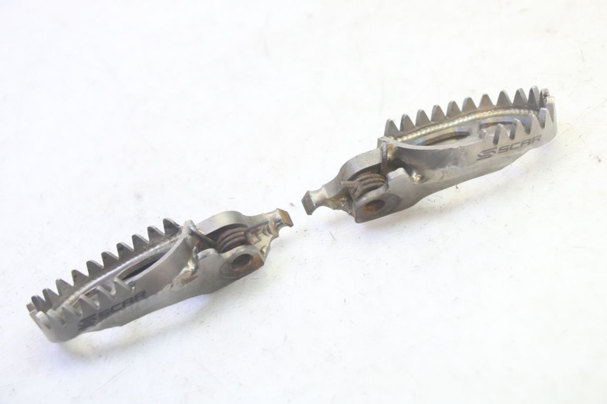 photo de PAR REPOSAPIES DELANTERA KAWASAKI KXF KX-F 250 (2017 - 2019) - Zoom estado de uso