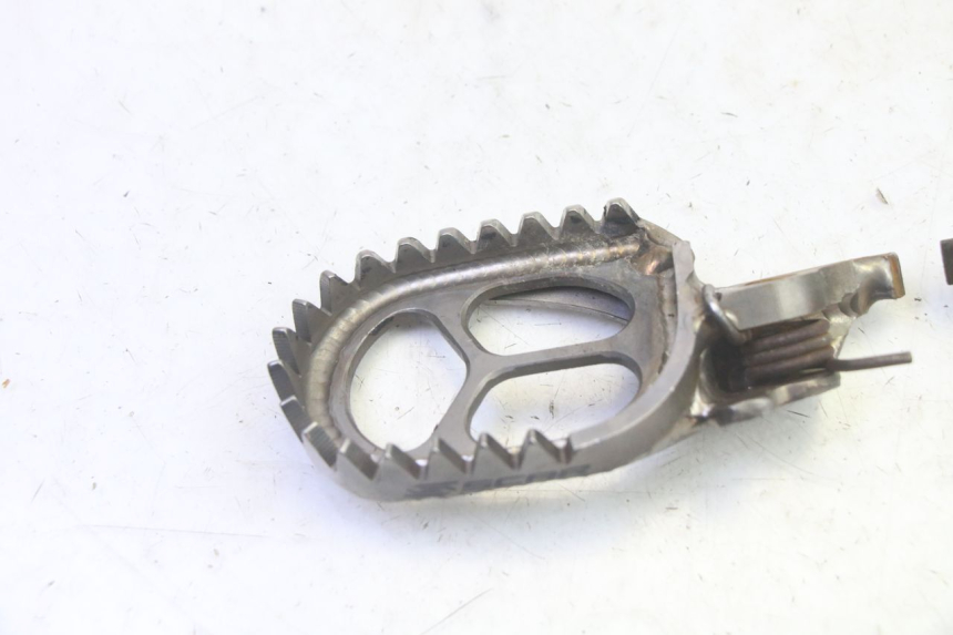 photo de PAR REPOSAPIES DELANTERA KAWASAKI KXF KX-F 250 (2017 - 2019) - Otra perspectiva