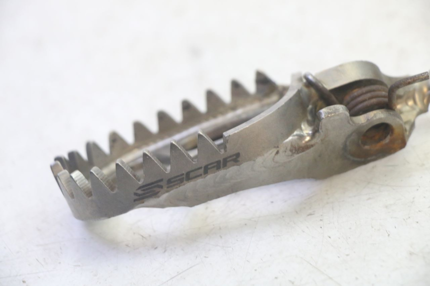 photo de PAR REPOSAPIES DELANTERA KAWASAKI KXF KX-F 250 (2017 - 2019) - Primer plano técnico