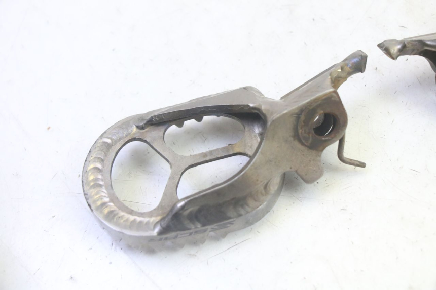 photo de PAR REPOSAPIES DELANTERA KAWASAKI KXF KX-F 250 (2017 - 2019) - Recambio usado revisado