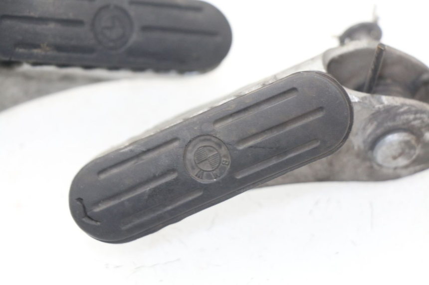 photo de PAR REPOSAPIES DELANTERA BMW R GS 1150 (1999 - 2004) - Primer plano técnico