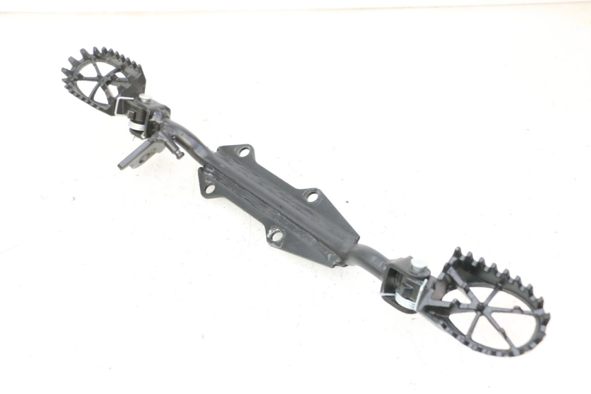 photo de PAR DE REPOSAPIÉS DELANTEROS APOLLO RFZ 125