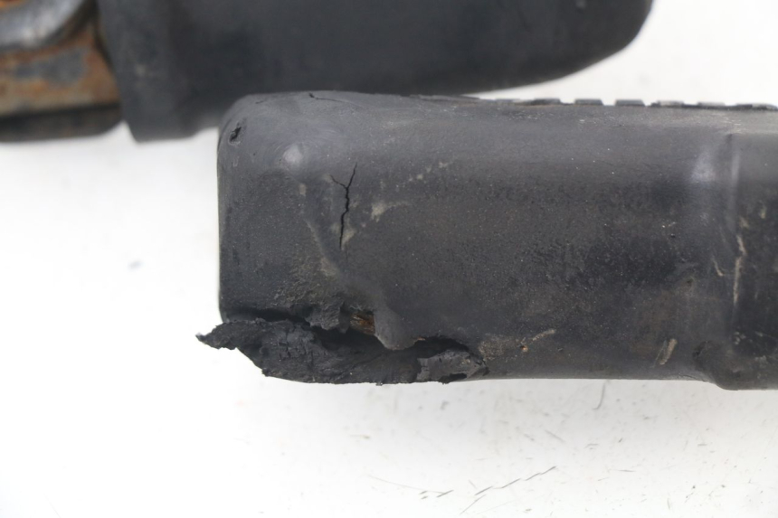 photo de PAR DE REPOSAPIÉS DELANTEROS YAMAHA SR 125 (1982 - 2003)