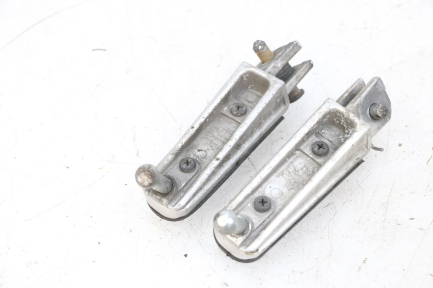 photo de PAR REPOSAPIES DELANTERA YAMAHA TDM ABS 900 (2002 - 2014) - Detalles de los puntos de fijación