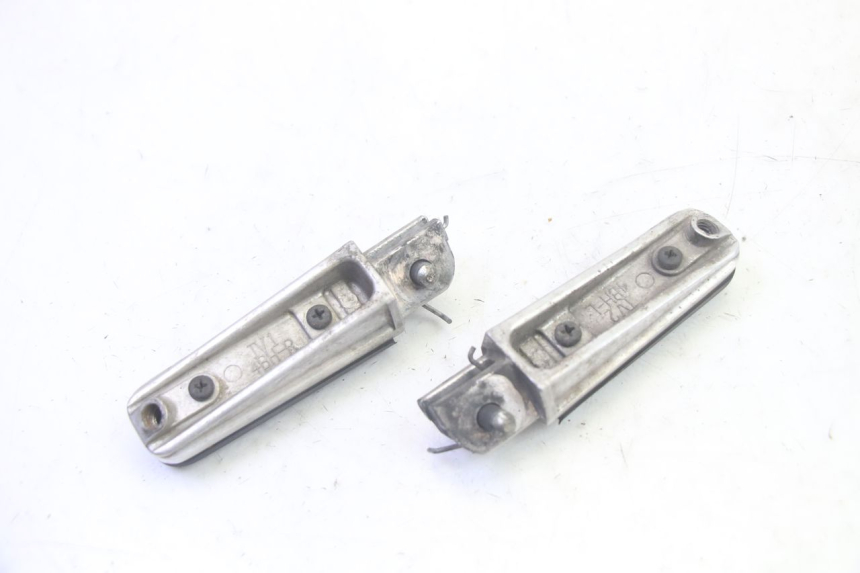 photo de PAR REPOSAPIES DELANTERA YAMAHA TDM ABS 900 (2002 - 2014) - Primer plano técnico