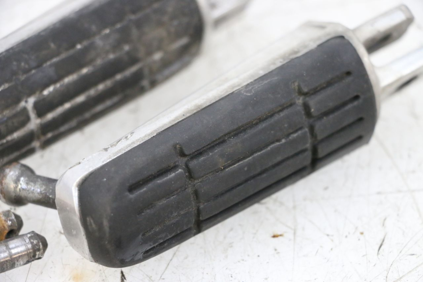 photo de PAR REPOSAPIES DELANTERA YAMAHA TDM ABS 900 (2002 - 2014) - Recambio usado revisado