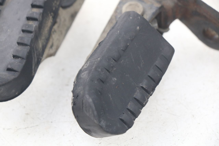 photo de PAR REPOSAPIES DELANTERA YAMAHA TW 125 (1998 - 2002)