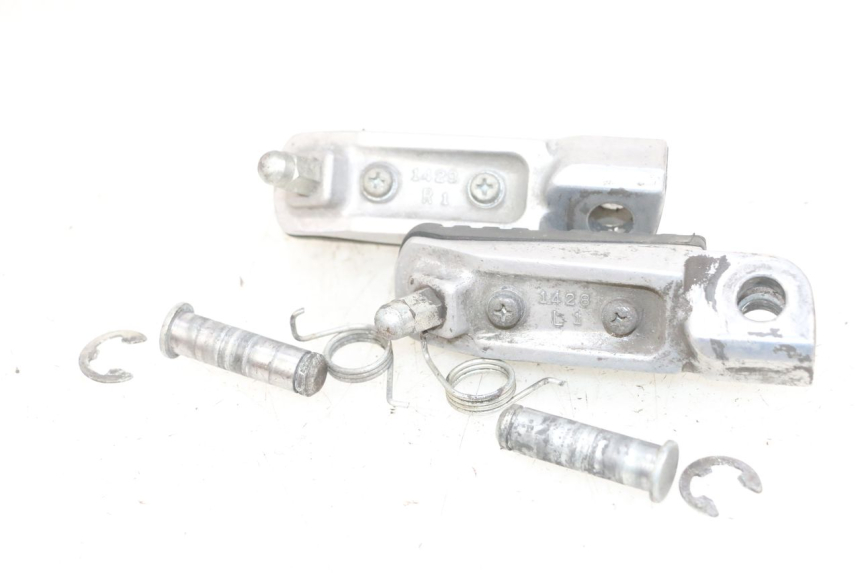 photo de PAR DE REPOSAPIÉS DELANTEROS KAWASAKI ZR 7 750 (1999 - 2004) - Zoom estado de uso