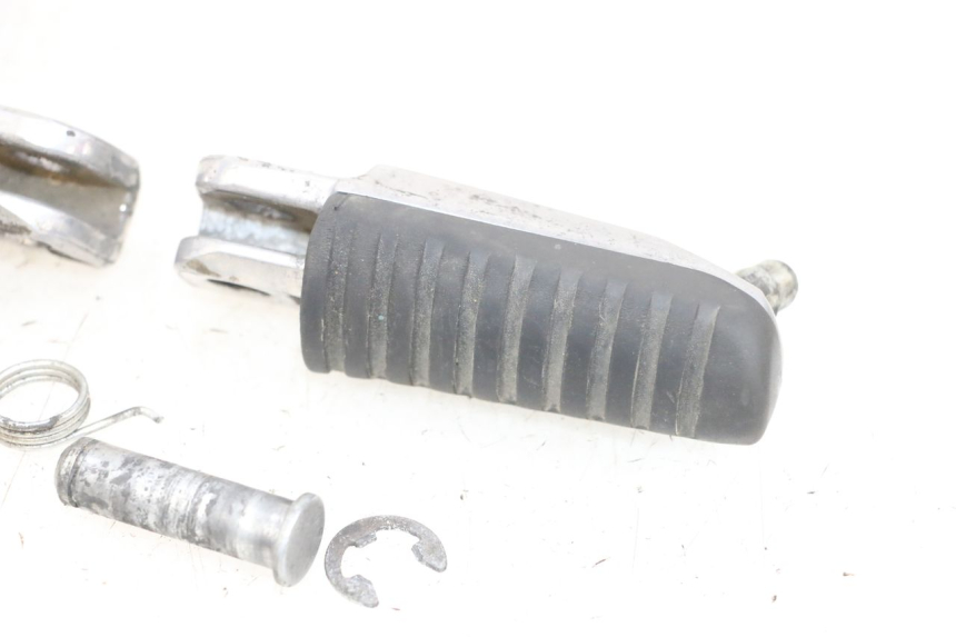 photo de PAR DE REPOSAPIÉS DELANTEROS KAWASAKI ZR 7 750 (1999 - 2004) - Primer plano técnico