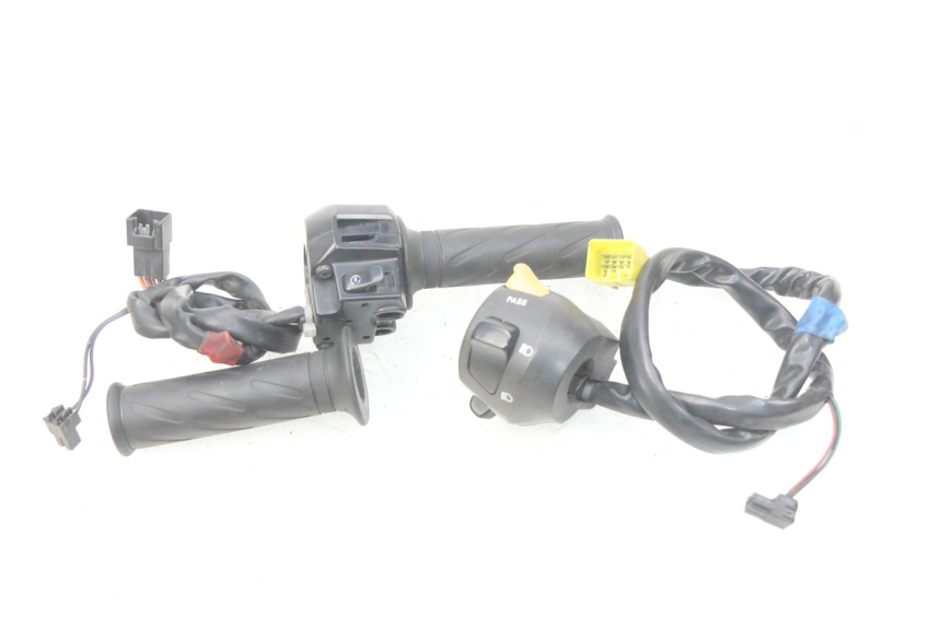 photo de PAR DE MANILLARES SUZUKI BURGMAN 125 (2007 - 2014) - Detalle de la pieza