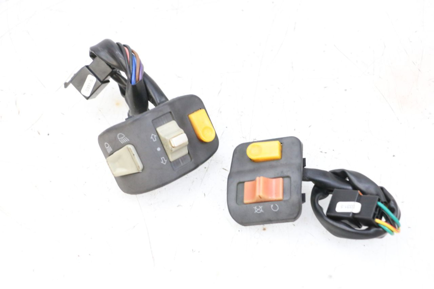 photo de PAR DE MANILLARES JM MOTORS SANTANA 50 (2014 - 2023) - Detalles de los puntos de fijación