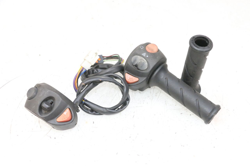 photo de CONMUTADORES PEUGEOT SATELIS 125 (2013 - 2018) - Vista principal