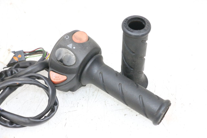 photo de CONMUTADORES PEUGEOT SATELIS 125 (2013 - 2018) - Otra vista del artículo