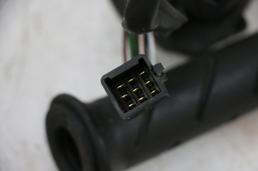 photo de CONMUTADORES PEUGEOT SATELIS 125 (2013 - 2018) - Otra perspectiva