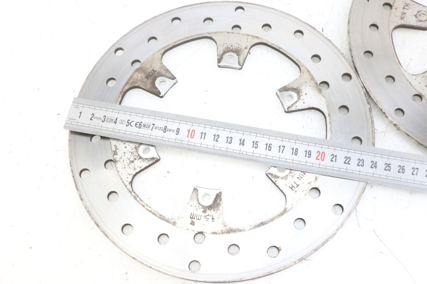 photo de PAR DISCO FRENO DELANTERO PIAGGIO MP3 RL 250 (2007 - 2010) - Primer plano técnico