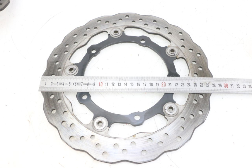 photo de PAR DISCO FRENO DELANTERO YAMAHA MT-07 MT07 ABS 700 (2018 - 2020) - Primer plano técnico