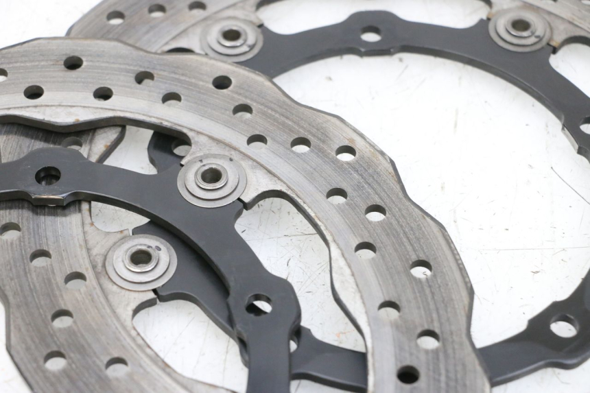 photo de PAR DISCO FRENO DELANTERO YAMAHA MT-07 MT07 ABS 700 (2018 - 2020) - Detalles de los puntos de fijación