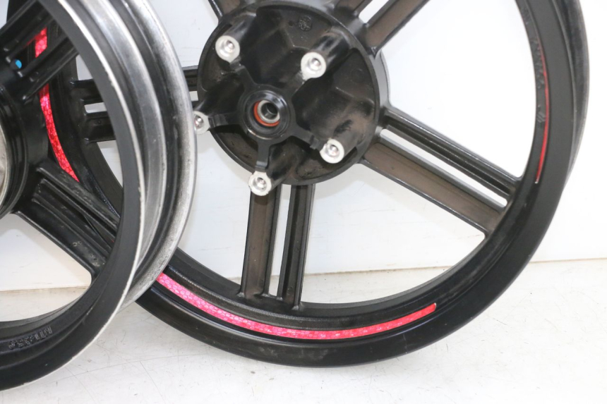 photo de PAR LLANTAS KYMCO AGILITY 16+ 4T 50 (2018 - 2023) - Zoom estado de uso