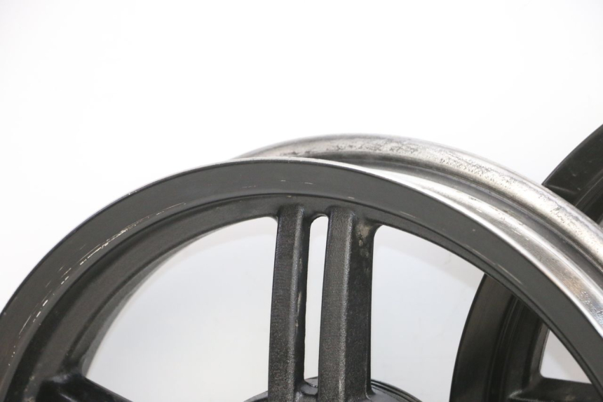 photo de PAR LLANTAS KYMCO AGILITY 16+ 4T 50 (2018 - 2023) - Detalle de la pieza