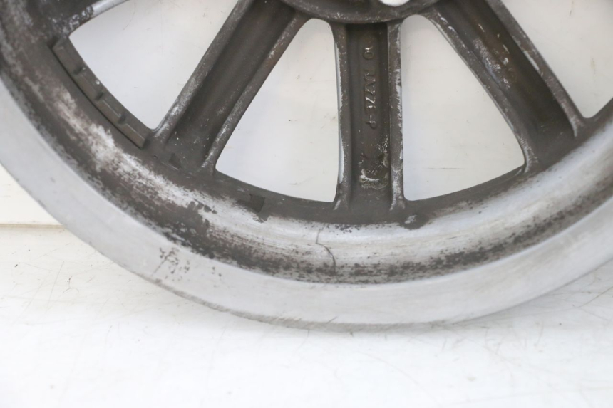 photo de PAR LLANTAS PIAGGIO MP3 RL 250 (2007 - 2010) - Primer plano de alta resolución