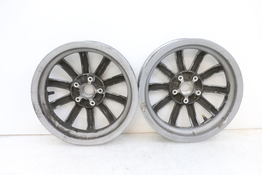 photo de PAR LLANTAS PIAGGIO MP3 RL 250 (2007 - 2010) - Enfoque en la estructura