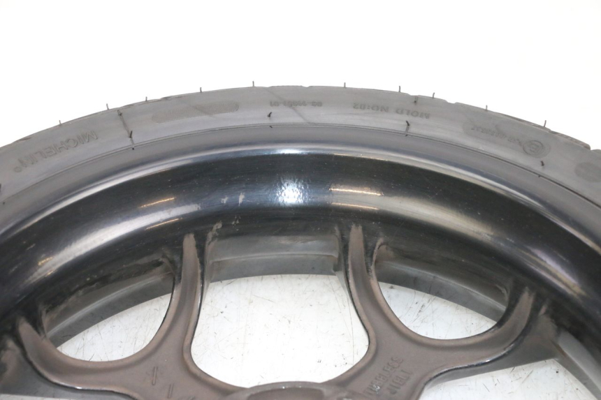 photo de PAR LLANTAS PIAGGIO MP3 500 (2016 - 2018) - Primer plano técnico