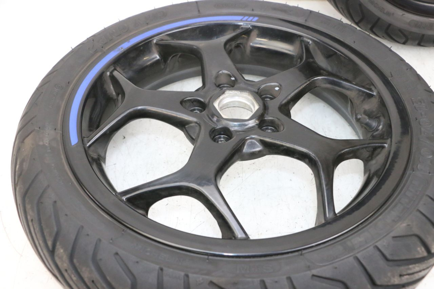 photo de PAR LLANTAS PIAGGIO MP3 500 (2016 - 2018) - Recambio usado revisado