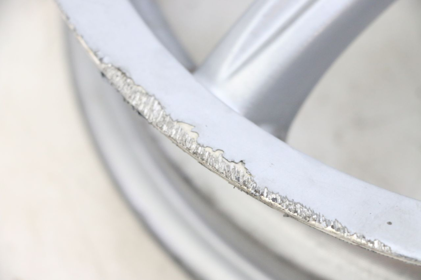 photo de PAR LLANTAS PIAGGIO MP3 RL 250 (2007 - 2010) - Primer plano técnico