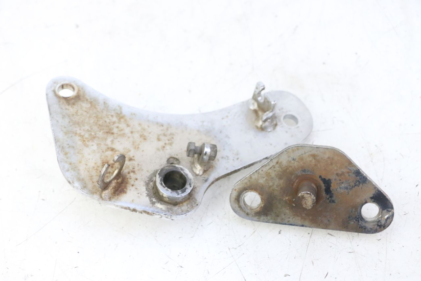 photo de PAR SOPORTE ESTRIBERA DELANTERO HYOSUNG GV AQUILA 125 (2000 - 2004)