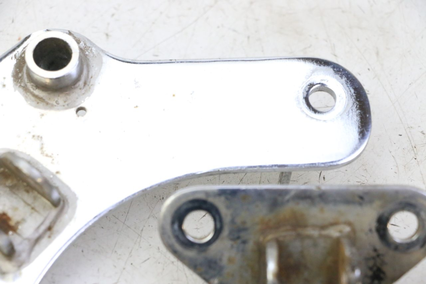 photo de PAR SOPORTE ESTRIBERA DELANTERO HYOSUNG GV AQUILA 125 (2000 - 2004)