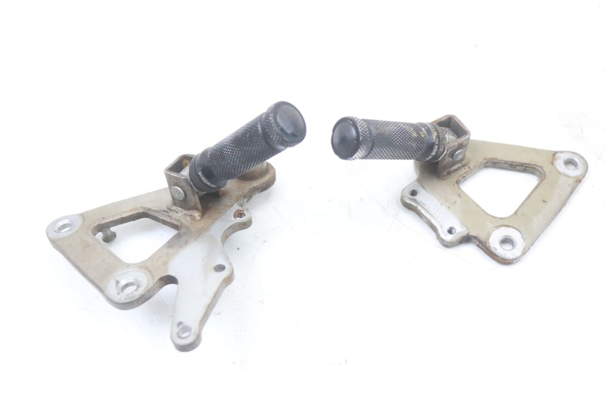 photo de PAR SOPORTE ESTRIBERA DELANTERO SUZUKI GS F 500 (2004 - 2007)