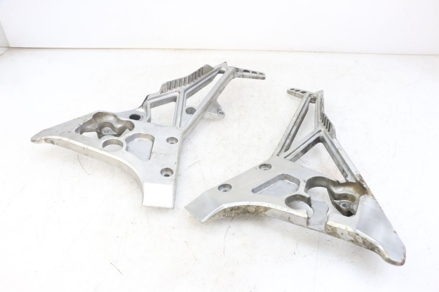 photo de PAR PLATINA DELANTERA DEL PIE YAMAHA FJ 3CX 1200 (1986 - 1996)