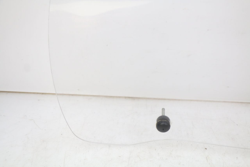 photo de PARABRISAS PEUGEOT CITYSTAR AIR 125 (2014 - 2017) - Zoom sobre los componentes