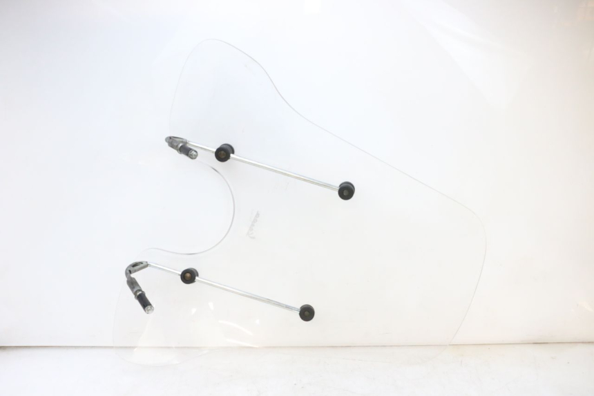photo de PARABRISAS PIAGGIO VESPA GTS SUPER IE 125 (2009 - 2016) - Detalles de los puntos de fijación