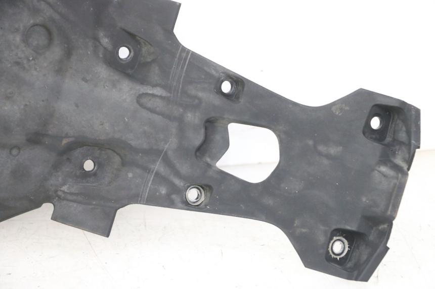photo de PASE RUEDA TRASERO BMW G310 R 310 (2016 - 2020)