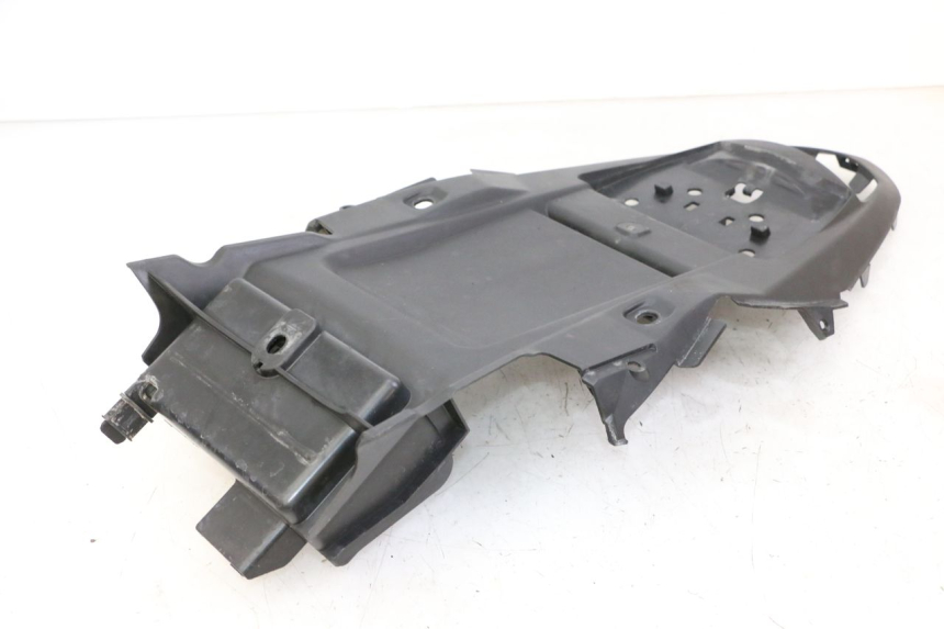 photo de PASE RUEDA TRASERO SUZUKI GSR 750 (2011 - 2017)