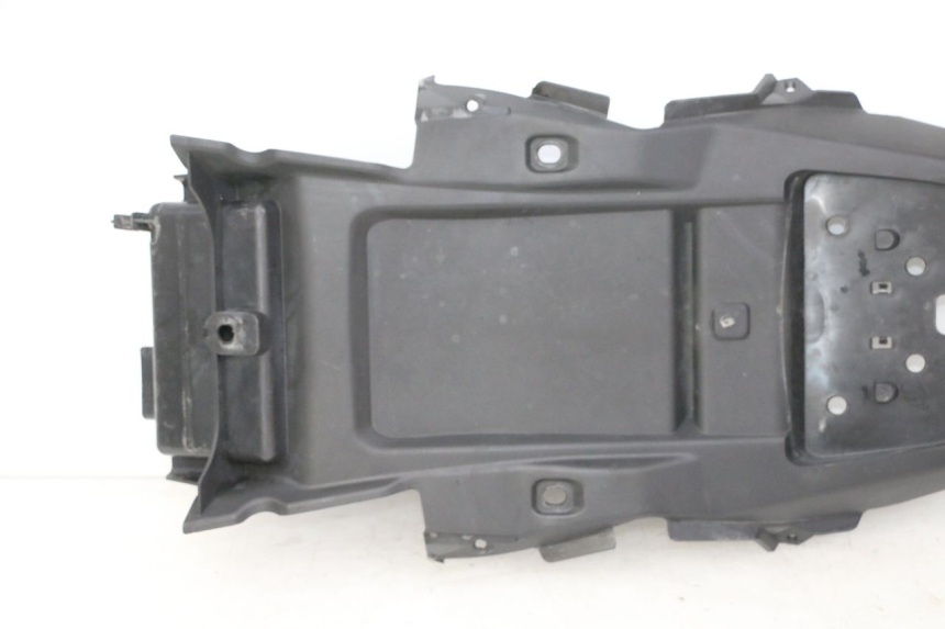 photo de PASE RUEDA TRASERO SUZUKI GSR 750 (2011 - 2017)