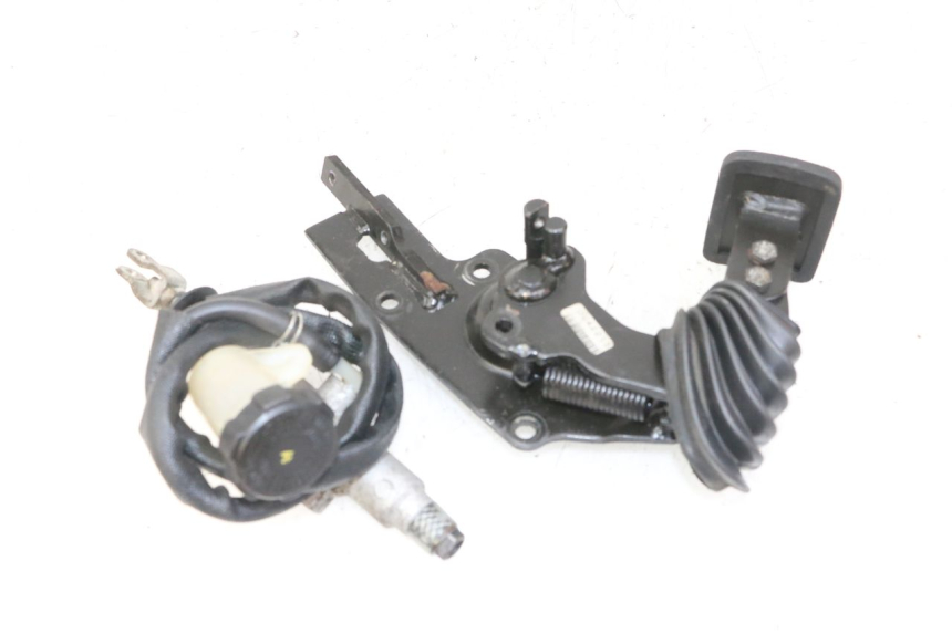 photo de PEDAL FRENO PIAGGIO IE MP3 YOURBAN 300 (2011 - 2016)