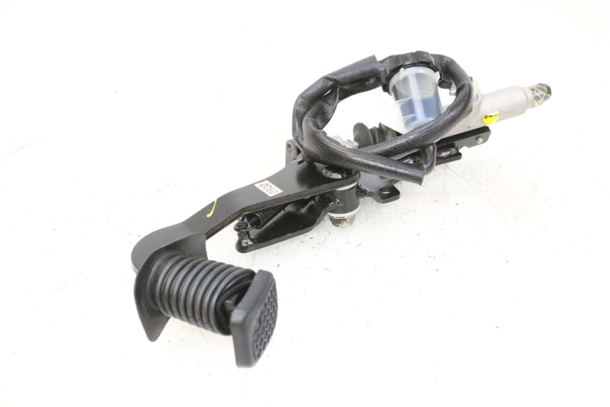 photo de PEDAL FRENO PIAGGIO MP3 HPE 300 (2019 - 2026) - Detalles de los puntos de fijación