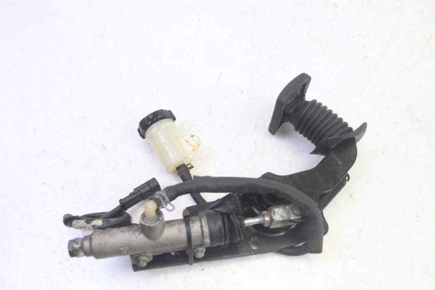 photo de PEDAL DE FRENO PIAGGIO MP3 RL 250 (2007 - 2010) - Primer plano técnico