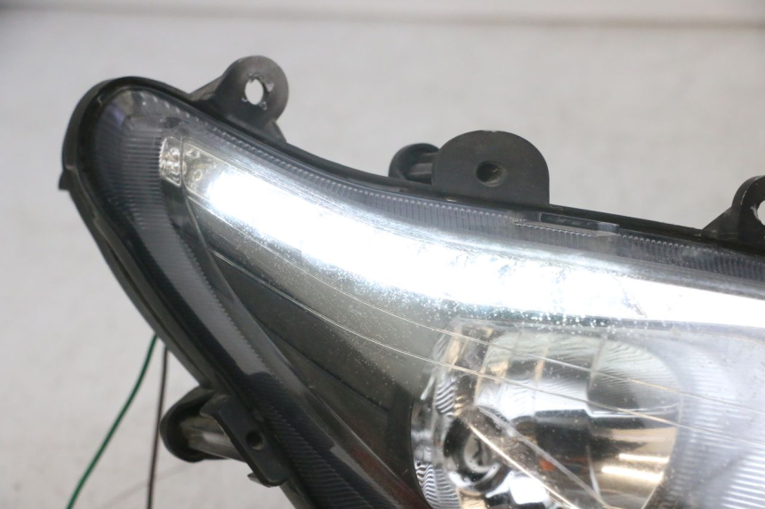 photo de FARO DELANTERO DERECHA SYM GTS EVO 125 (2009 - 2013) - Zoom sobre los componentes