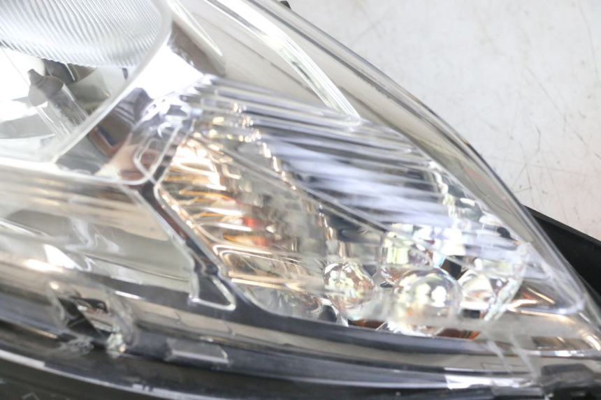 photo de FARO DELANTERO IZQUIERDA PEUGEOT SATELIS 125 (2013 - 2018)