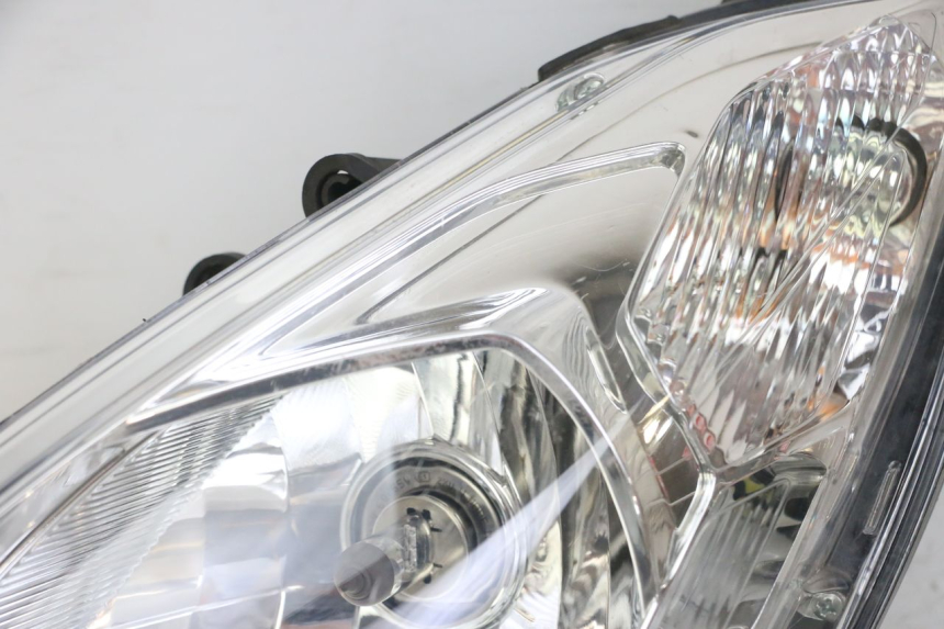 photo de FARO DELANTERO IZQUIERDA PEUGEOT SATELIS 125 (2013 - 2018)