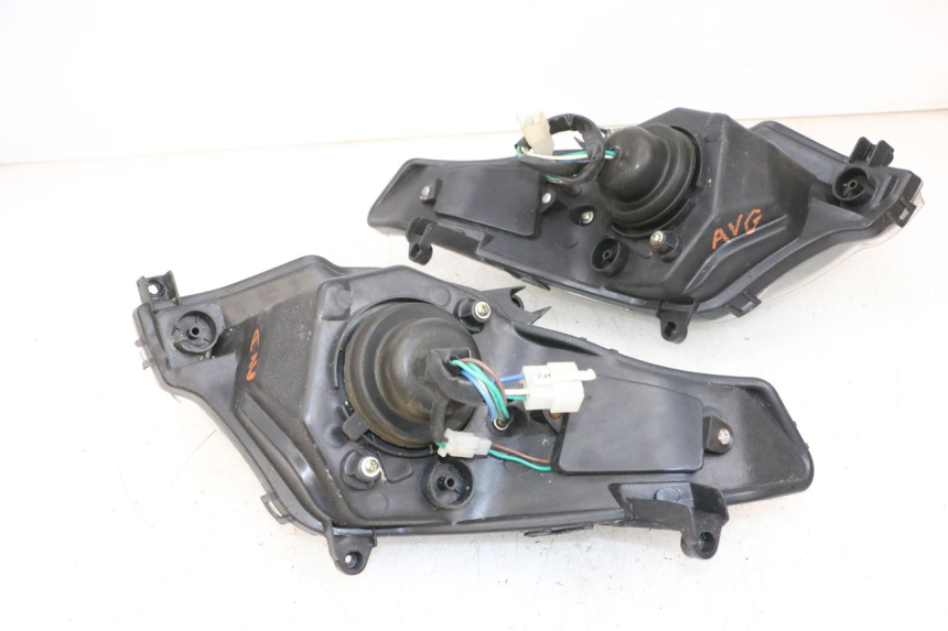 photo de FARO DELANTERO JM MOTORS GTS 125 (2015 - 2019) - Primer plano técnico