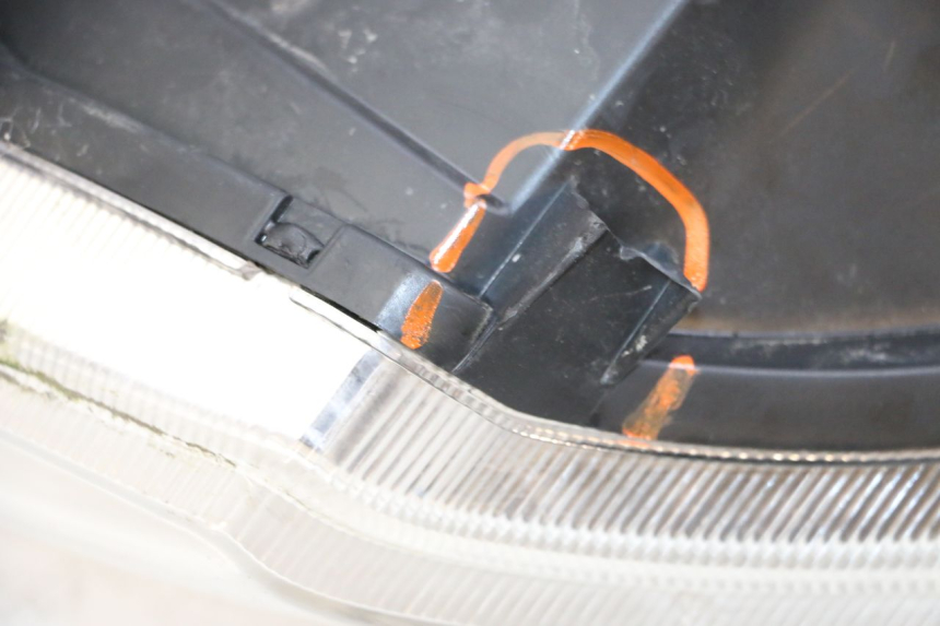 photo de FARO DELANTERO PEUGEOT KISBEE 2T 50 (2010 - 2017) - Primer plano técnico