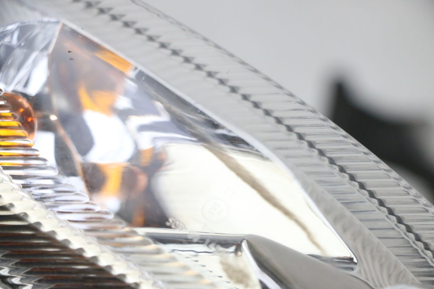 photo de FARO DELANTERO PEUGEOT KISBEE 4T 50 (2010 - 2017) - Detalles de los puntos de fijación