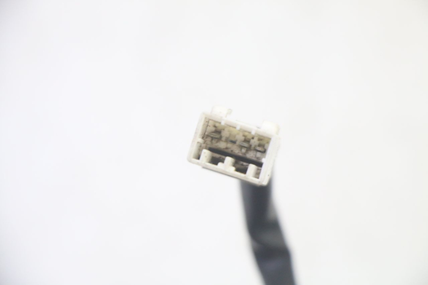 photo de FARO DELANTERO PIAGGIO MP3 HPE 350 (2018 - 2020) - Detalles de los puntos de fijación