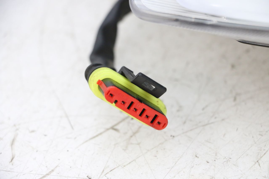 photo de FARO DELANTERO PIAGGIO MP3 HPE 300 (2019 - 2026) - Primer plano de alta resolución