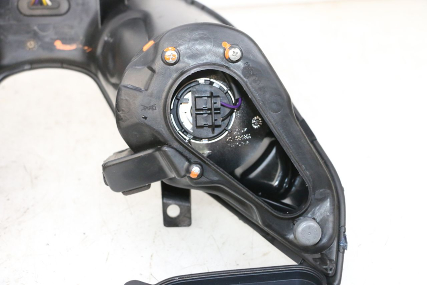 photo de FARO DELANTERO PIAGGIO MP3 HPE 300 (2019 - 2026) - Zoom estado de uso