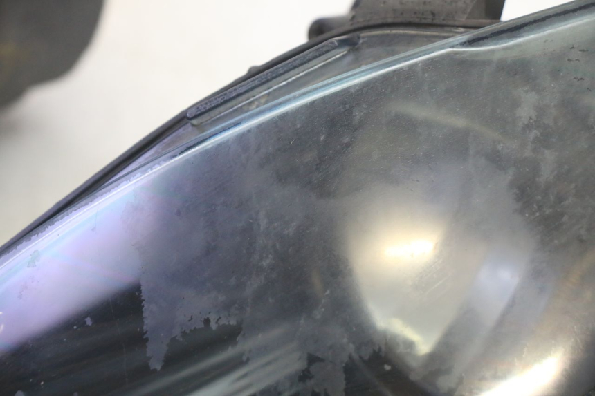 photo de FARO DELANTERO PIAGGIO MP3 RL 250 (2007 - 2010) - Detalles de los puntos de fijación
